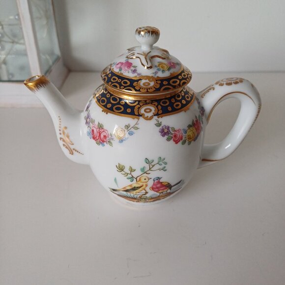 Gorgeous 1985 Franklin Mint TOURNAY Fine Porcelain Birds and Flower Mini Teapot - Picture 2 of 13